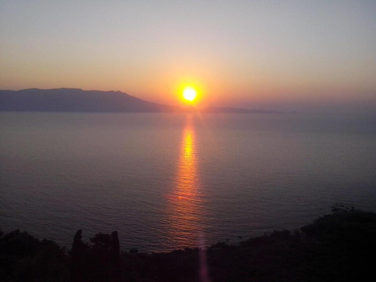 Seaview In Beautiful Setting West From Chania *